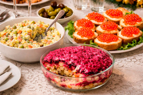 Есть или не есть: Сколько можно хранить салаты?