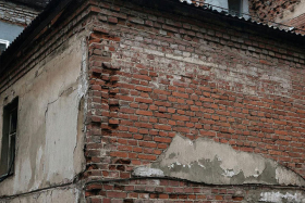 Жильцы аварийного дома в Шадринске обратились за помощью к Главе СК России