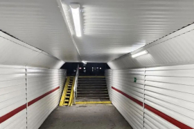 В Кургане улучшили освещение в тоннеле пригородного вокзала