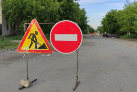 На неделю ограничили движение на участках по улице Февральской