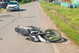 Подросток на мотоцикле попал в больницу после столкновения с автомобилем