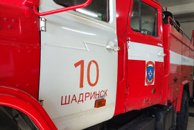 Пожар в селе Канаши: огонь охватил дом, навес и баню