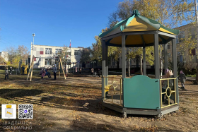У школы №20 появилась современная детская площадка